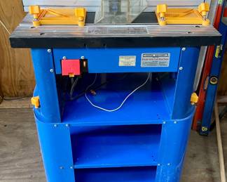 CENTRAL MACHINERY ROUTER W/FULL SIZE TABLE