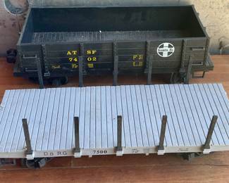 LARGE SCALLE TRAIN CARS