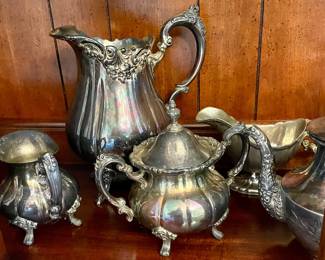 SILVERPLATE SERVING PIECES