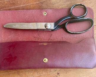 VINTAGE WISS SCISSORS WITH WISS LEATHER CASE