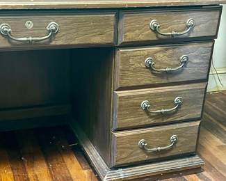 7-Drawer Desk