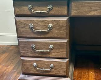 7-Drawer Desk