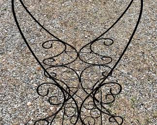 WROUGHT IRON "HEART" PLANTER DISPLAY