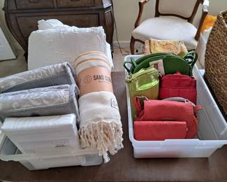 NICE LINENS, SMALL CLUTCHES