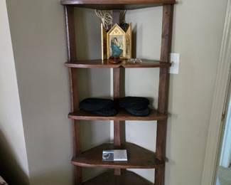 Corner shelf