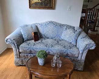 Pretty love seat