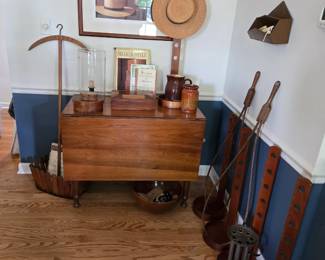 Drop leaf table