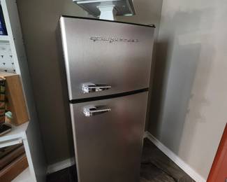 Stainless steel mid-size refrigerator