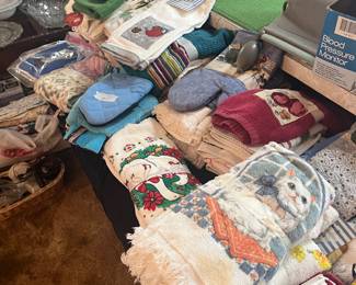 Kitchen towels, pot holders 