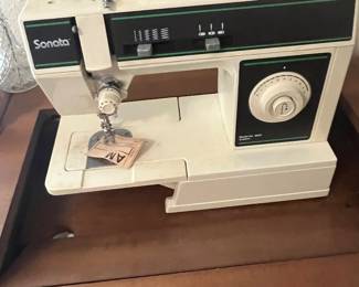 Singer Sonata Sewing Machine