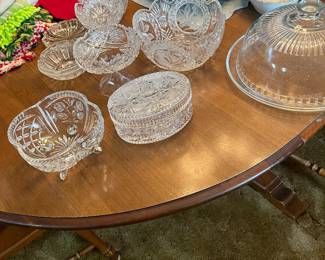 Brilliant crystal pieces 