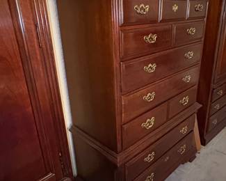 Thomasville Collector's Cherry Traditional Style Pediment Highboy Chest