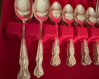 Rogers Bros. Silver-Tone Flatware Set in Wooden Chest