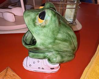 LSC 81 Ceramic Frog Sponge Holder