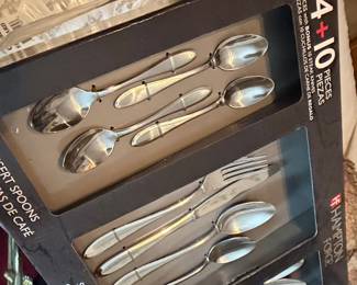 Hampton Forge 74-Piece Flatware Set