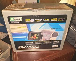Mustek DV3032 Digital Camcorder