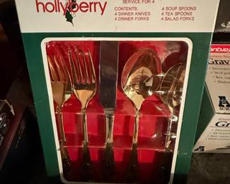 Hollyberry 20-Piece Flatware Set