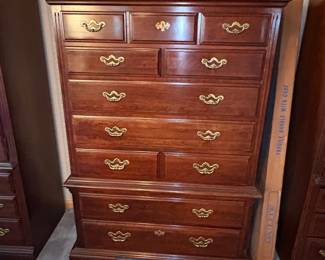 Thomasville Collector's Cherry Traditional Style Pediment Highboy Chest