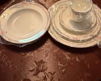 Mikasa Joy CAG06 Bone China Dinnerware Set