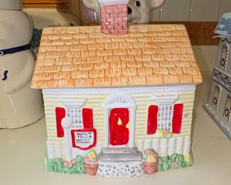 1992 Nestlé Toll House Limited Edition Ceramic House Cookie Jar