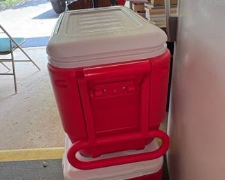 Igloo Wheelie Cool Trump Taj Mahal Budweiser Cooler