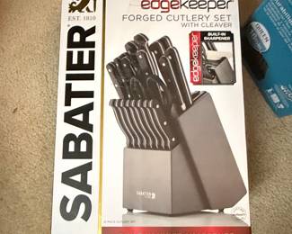 Sabatier 21-Piece Edgekeeper Forged Cutlery Set