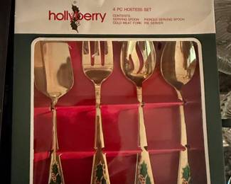 Hollyberry 4-Piece Hostess Set