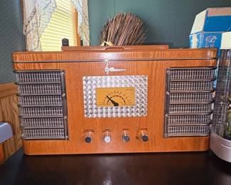 Emerson NR53 Retro Style Radio and CD Player