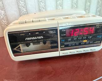 Soundesign AM/FM Clock Radio with Cassette Player and Phone