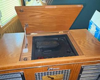 Emerson NR53 Retro Style Radio and CD Player