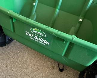 Scotts Turf Builder Classic Drop Spreader