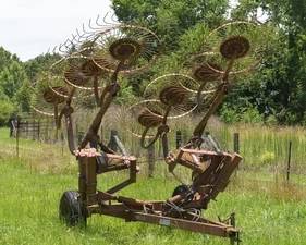 8-Wheel Pull-Type V-Hay Rake