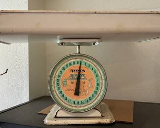 ANTIQUE baby scale. Super cool and rare find.