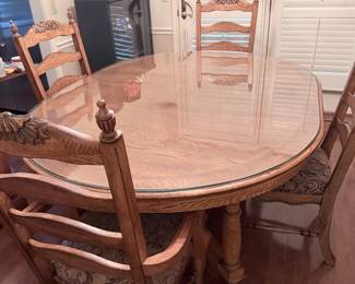 Oak Dining Room Table with 2 Leaves 6 Chairs and Glass Top