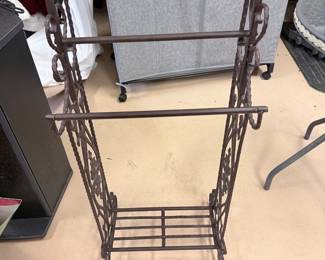 Metal Tire Rack