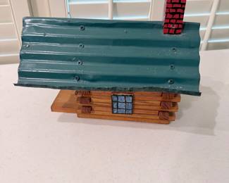 Log Cabin Birdhouse 