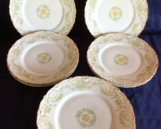 Lot 31: Six porcelain dinner plates with floral border