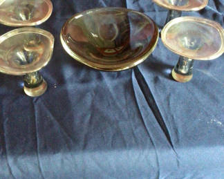 Lot 52: Smoky glass centerpiece with central bowl and four pedestal dishes