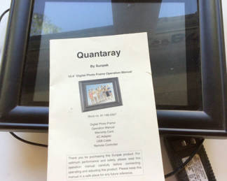 Lot 9: Quantaray Sunpak 10.4-inch digital photo frame with manual and power adapter