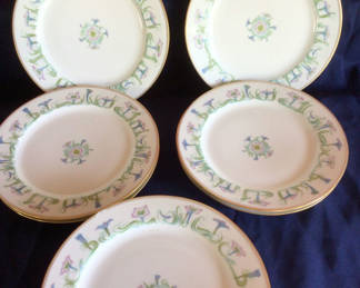 Lot 32: Six Haviland Limoges porcelain plates with green floral border