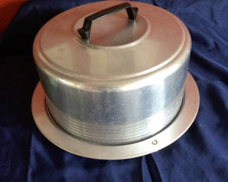 Lot 55: Lidded metal cake PaN'