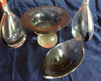 Lot 4760: Set of clear glass vases and centerpiece bowl