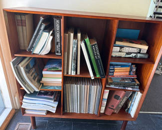 Lot 99: Wooden bookshelf