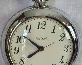 Lot 5: Vintage 50's Hanging Wall Clock • Working