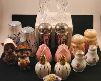 Lot 24: Vintage Lot of 8 sets (+1) Salt & Pepper Shakers