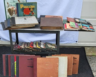 Lot 105: Large Lot Of Antique Albums & 45's