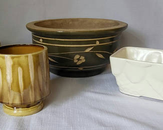 Lot 89: Vintage Planters Lot of 4 • Hull