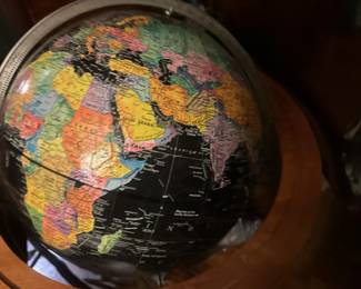 WORLD GLOBE IN DISPLAY SETTING - LEVENGER