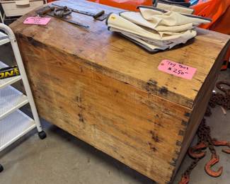 WOOD TOY CHEST