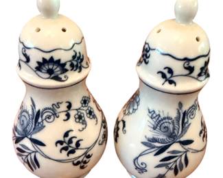 Blue Danube Blue Onion Salt and Pepper Japan Blue/White